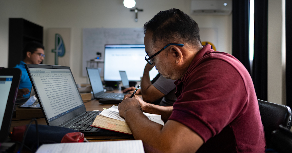 Read more about the article Pastors Receive “The Lord’s Supper”